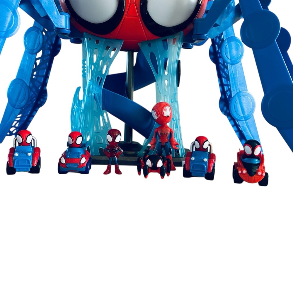 Spidey and His Amazing Friends Web-Quarters- 2 Spidey Figures/ 4 Racers & Spider - Picture 8 of 12